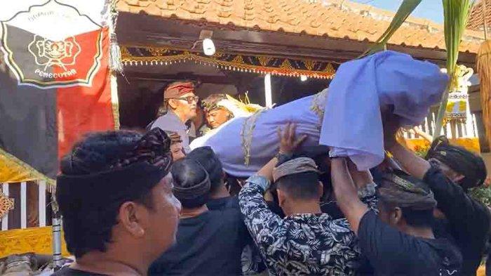 Rangkaian upacara Palebon AA Sagung Istri Parcinti di Puri Peguyangan, yang merupakan istri dari Agung Ngurah Gede Widiada. Puncak acara palebon akan berlangsung hari ini, Jumat 11 Agustus 2023.