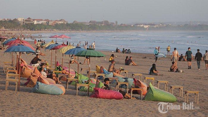Suasana Pantai Double Six, Seminyak, Badung, Bali