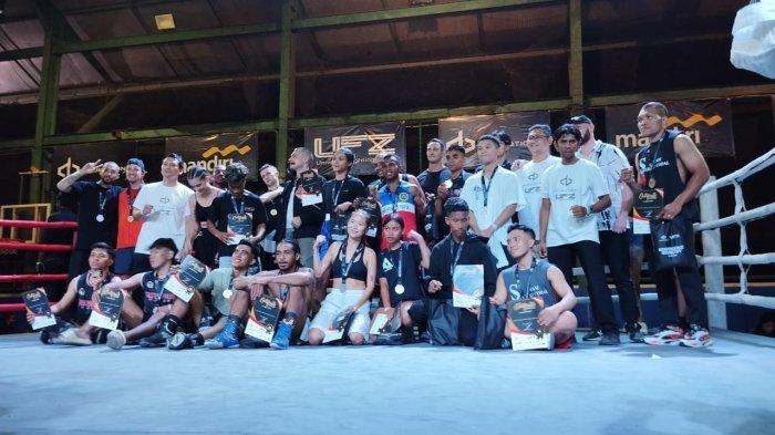 Foto bersama penyelenggara dengan para pemenang Independence Boxing Day - Dorong Sport Tourism di Bali, Event Independence Boxing Day Sukses Digelar