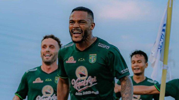 Potret aksi selebrasi gol Paulo Victor saat robek jala Bhayangkara FC di Liga 1 2022. Instagram @officialpersebaya