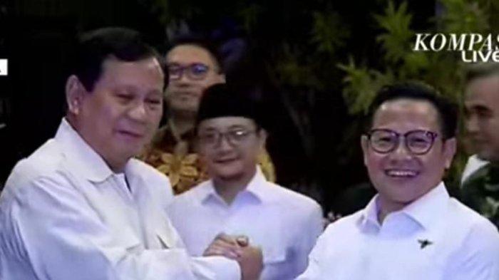 Prabowo Subianto dan Muhaimin Iskandar (Cak Imin) bersamalan. PKB dan Gerindra menduetkan Prabowo dan Cak Imin untuk Pilpres 2024.