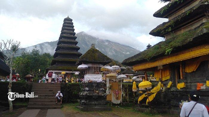 Pura Besakih, dengan view Gunung Agung