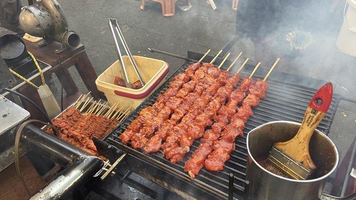 Sate Godzilla kuliner di Pasar Badung, Denpasar.