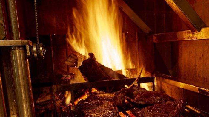 Henry's Steakhouse dengan bangga mengumumkan 'From Grill to Greatness', sebuah acara
eksklusif yang menandai peristiwa penting dalam perjalanan kami untuk meningkatkan
pengalaman bersantap.