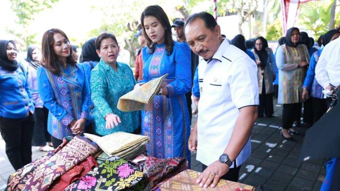 Putri Presiden Joko Widodo, Kahiyang Ayu bersama rombongan Tim Penggerak PKK Kota Medan berkunjung ke Kabupaten Klungkung, Rabu (29/5/2024).