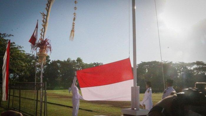 Suasana saat pelaksanaan upacara peringatan HUT Provinsi Bali ke-66 di kabupaten Jembrana yang berlangsung di Stadion Pecangakan Negara, Rabu 14 Agustus 2024.