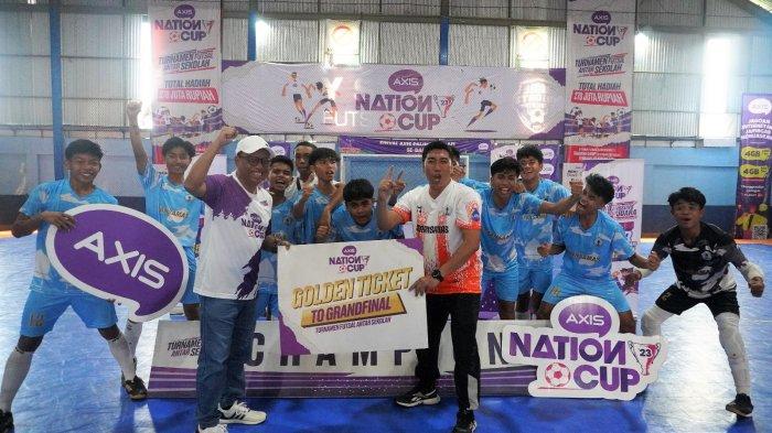 Group Head XL Axiata East Region, Dodik Ariyanto, mengatakan, selamat kepada tim dari empat sekolah di 3 provinsi yang telah berhasil melangkah sejauh ini menjadi juara di provinsi masing-masing telah berebut tiket grand final di Jakarta.