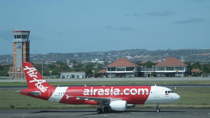 Pesawat Indonesia AirAsia saat mendarat di Bandara Internasional I Gusti Ngurah Rai Bali beberapa waktu lalu.