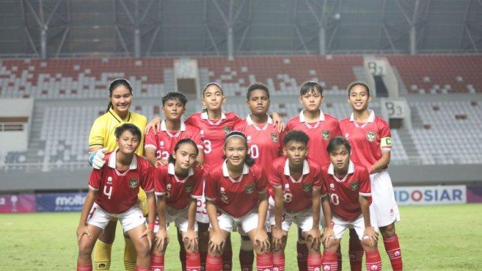 Dua pemain Timnas Indonesia U-19 wanita, yang berlaga di Piala AFF Wanita U-19 2023 mengalami cedera akibat benturan dengan pemain lawan.
Keduanya adalah Marsela Yuliana Awi dan Sheva Imut Furyzcha, yang harus mendapatkan perawatan dan juga tindakan medis di rumah sakit.
BPJS Ketenagakerjaan sebagai penyedia jasa perlindungan terhadap pekerja, termasuk pekerja informal seperti atlet Timnas Indonesia, memastikan keduanya mendapatkan perawatan yang maksimal.