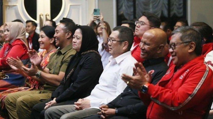 Pelatihan Jurkam - Ketua DPP Bidang Politik PDIP Puan Maharani menghadiri kegiatan pelatihan juru kampanye (Jurkam) pemenangan Ganjar Pranowo di Inews Tower, Jakarta, Selasa (18/7). Mantan Panglima TNI Jenderal (Purn) Andika Perkasa turut memberi materi dalam pelatihan ini.