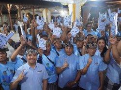 Pembangunan posko di Gria Gede Denkayu, Desa Werdhi Bhuana, Kecamatan Mengwi, Minggu, 20 Oktober 2024 malam.