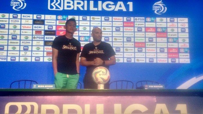 Pelatih dan Pemain PSM Makassar, Bernardo Tavares dan Reza Arya Pratama.