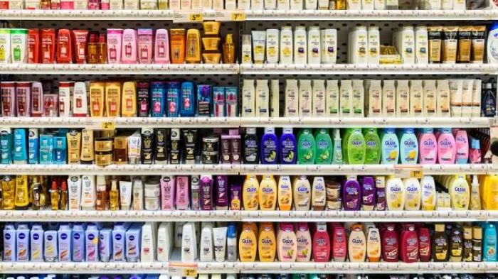 Produk-produk kebersihan untuk rambut