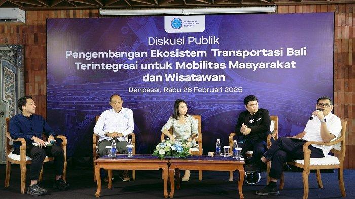 DISKUSI - Masyarakat Transportasi Indonesia (MTI) Bali menggelar diskusi publik bersama berbagai pemangku kepentingan di sektor transportasi bertajuk “Pengembangan Ekosistem Transportasi Bali Terintegrasi untuk Mobilitas Masyarakat dan Wisatawan”.
Acara yang berlangsung pada Rabu, 26 Februari 2025 di Denpasar ini menjadi wadah strategis bagi para ahli, regulator, serta pelaku industri transportasi untuk bertukar gagasan dan merumuskan solusi konkret guna menciptakan ekosistem transportasi yang lebih efisien, inklusif, dan berkelanjutan di Bali.
