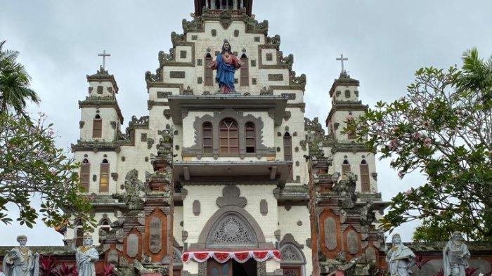 VERIFIKASI BANGUNAN - Tim verifikator dari Provinsi Bali saat melakukan verifikasi terhadap bangunan gereja di Kecamatan Melaya, Jembrana, beberapa waktu lalu.
