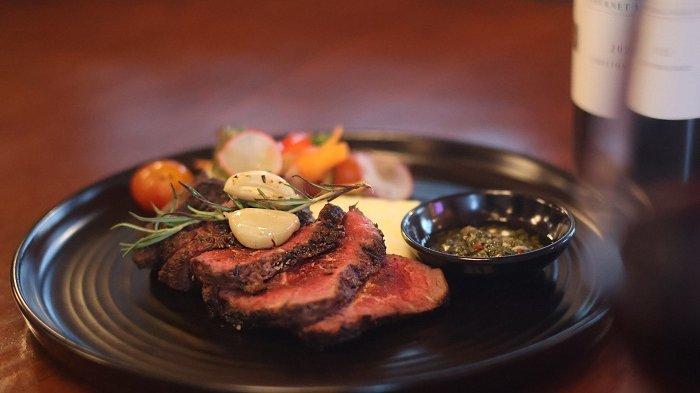 Menu - Henry's Steakhouse dengan bangga mengumumkan 'From Grill to Greatness', sebuah acara
eksklusif yang menandai peristiwa penting dalam perjalanan kami untuk meningkatkan
pengalaman bersantap.