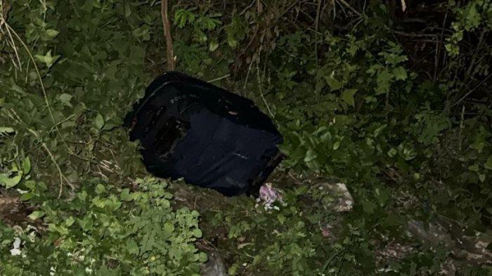 Jasad perempuan asal Bogor, Jawa Barat itu, dibuang di semak-semak yang berlokasi di jembatan panjang, wilayah Jimbaran, Bali, dengan cara dimasukkan ke dalam sebuah koper berwarna hitam.