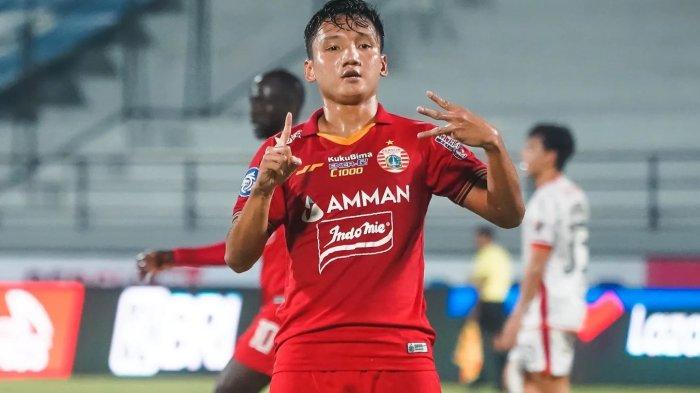Syahrian Abimanyu merayakan golnya ke gawang Borneo FC