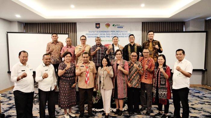 Kepala BPJS Ketenagakerjaan Provinsi NTT, Christian Natanael Sianturi, dalam rakor yang digelar di Hotel Harper Kupang, belum lama ini mengatakan perlindungan perangkat desa di NTT dari 3.215 desa dan 198 Kelurahan se-Provinsi NTT.
Terdapat 19.629 perangkat desa yang telah dilindungi dalam program jaminan sosial ketenagakerjaan.