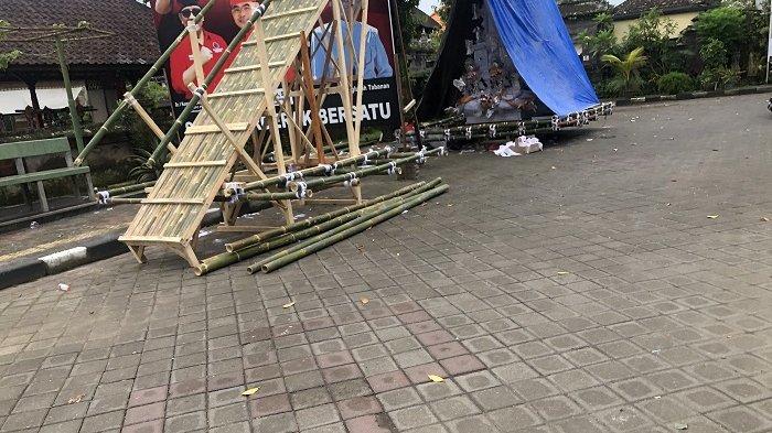 Persiapan palebon berupa tragtag dan bade rumpang sembilan di halaman Puri Agung Tabanan, Jumat 14 Juli 2023.