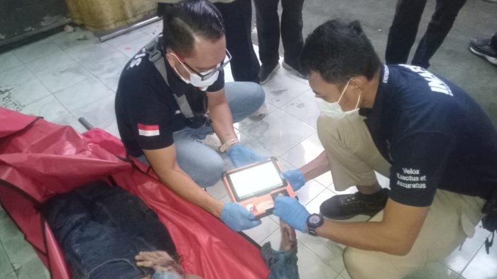 Identifikasi - tim Inafis Polres Buleleng saat melakukan identifikasi terhadap mayat yang ditemukan di hutan lindung wilayah Desa Pancasari, Kecamatan Sukasada, Buleleng, Senin 3 Februari 2025. BREAKING NEWS: Identitas Jenazah di Hutan Lindung Buleleng Bali Terungkap, Kelahiran Gianyar