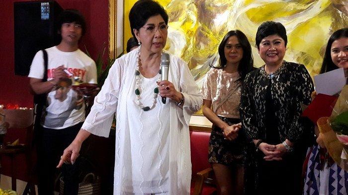 Titiek Puspa genap berusia 80 tahun, dirayakan oleh label musiknya Musica Studio, di restauran Samsara, Jakarta Selatan, Rabu (1/11/2017).