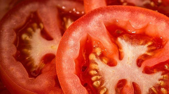 Tomat untuk menjaga kesehatan mata secara alami