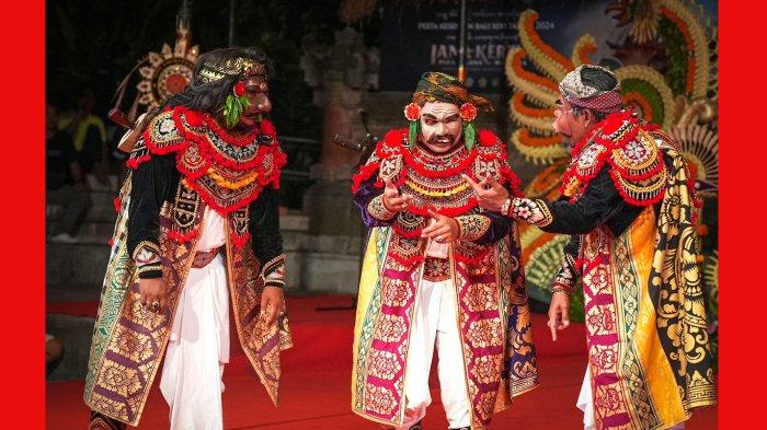 Penampilan tari Topeng