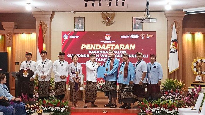 Proses pendaftaran Mulia-PAS di KPU Bali.
