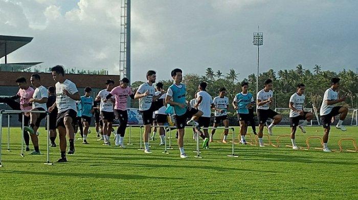 Kenzo Nambu dalam sesi latihan perdana bersama Bali United.