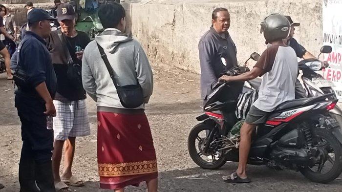 Pelaksanaan pemantauan TPS Gunung Karang, Desa Pemecutan Kelod, Kecamatan Denpasar Barat yang melibatkan Babinsa, Babinkamtibmas, kepala kewilayahan, Jumali Desa Pemecutan Kelod, serta petugas dari DLHK Denpasar, Rabu (2/10).