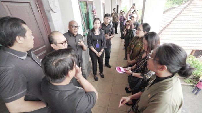 KUNJUNGAN KERJA - Komisi IV DPRD Badung saat melakukan kunjungan di SD 3 Dauh Yeh Cani pada Selasa 11 Februari 2025.
