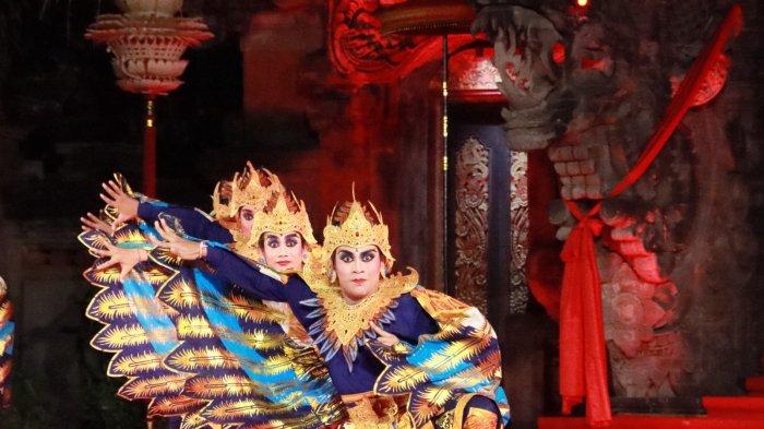 PAGELARAN TARI - Penampilan salah satu duta Kota Denpasar dalam Pesta Kesenian Bali (PKB) tahun 2024 lalu.