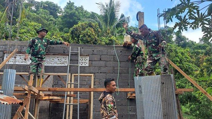 REHABILITASI RTLH - Anggota Kodim 1609/Buleleng saat menyelesaikan proses rehabilitasi RTLH. Pada TMMD ke 124, Gede Kandia menjadi salah satu penerima bantuan rehabilitasi RTLH.