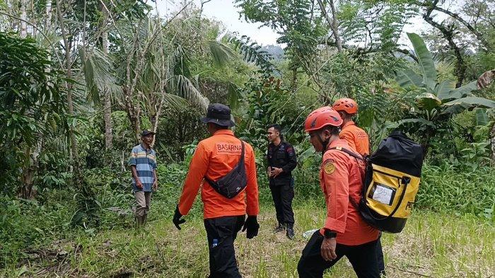 Tim SAR gabungan melakukan pencarian, terhadap satu orang warga Banjar Dinas Munduk Ngandang, Desa Belatungan, Pupuan, Kabupaten Tabanan yang belum kembali dari kebunnya sejak dua hari lalu.
Identitas warga hilang yang dicari tersebut atas nama Desak Nyoman Ramaeyani (57). Informasi awal diterima Kantor Pencarian dan Pertolongan Denpasar dari BPBD Tabanan pada pukul 09.35 Wita.