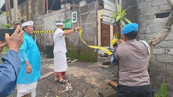 ROBOH - Tembok kos-kosan terkena ledakan tungku tabung uap, sebuah pabrik tahu di Jalan Bedahulu V Banjar Mekar Sari, Peguyangan, Denpasar Utara, Bali, meledak pada Rabu 12 Februari 2025.