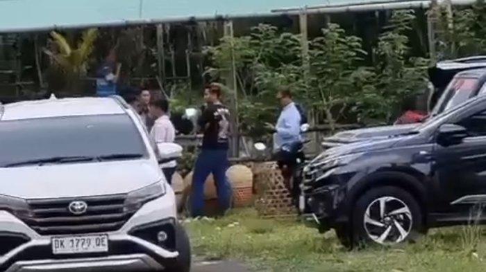 Tangkapan layar, saat jajaran Sat Reskrim Polres Badung melakukan pembubaran tajen di Pura Puncak Manik Petang, pada Selasa 19 September 2023.
