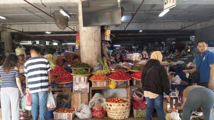 Penjual cabai di Pasar Badung Denpasar Bali.