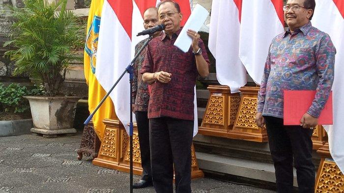 SOSOK - Gubernur Bali, I Wayan Koster dalam jumpa pers penerbitan SE Nomor 9 Tahun 2025 Tentang Gerakan Bali Bersih Sampah di Jayasabha, Denpasar, Bali, pada Minggu 6 April 2025.