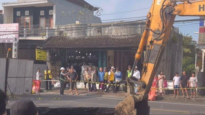 Perbaikan jalan Denpasar - Gilimanuk yang kondisinya jebol dilakukan oleh Balai Jalan Nasional pada Selasa 8 Juli 2025.