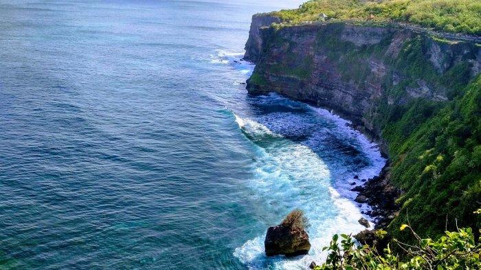 ULUWATU - Dalam pemaparanya, Wahyu mengatakan, inti dari Lontar Bhuwana Purana itu memberikan timbang pandang kepada masyarakat dan pemangku kepentingan, tentang bagaimana mengelola alam.