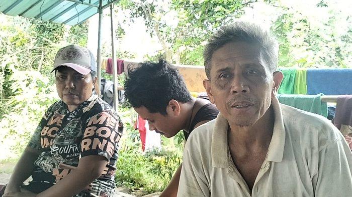 Suasana rumah duka I Ketut Ardika Yasa, yang meninggal dunia saat berlayar di kapal pesiar di Banjar Sarikuning, Desa Tukadaya, Kecamatan Melaya, Jembrana, Kamis 19 Desember 2024.