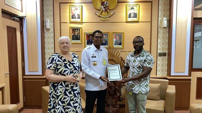 Kantor Imigrasi Ngurah Rai, menerima kunjungan istimewa dari Australia Border Force (AFP), Kedutaan Besar Australia.
Kunjungan tersebut disambut langsung oleh Kepala Kantor Imigrasi Ngurah Rai, Suhendra, didampingi oleh Kepala Bidang Teknologi dan Informasi Keimigrasian.