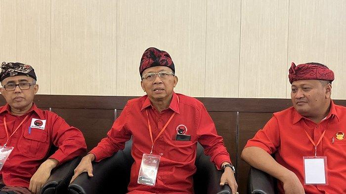 Ketua DPD PDIP Bali, Wayan Koster (tengah). Ungkap target kemenangan Ganjar-Mahfud di Bali sebesar 95 persen.