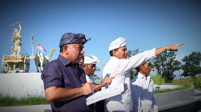 Jajaran Pemkab Jembrana saat meninjau lokasi rencana pembangunan sirkuit Road race di kawasan Anjungan Cerdas Rambut Siwi (ACR) di Desa Yehembang Kangin, Kecamatan Mendoyo, Jembrana, Sabtu 13 April 2024.