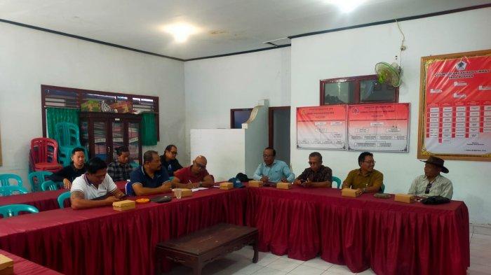 Forum Perbekel dari tiga kabupaten yakni Jembrana, Tabanan dan Badung menggelar rapat di Desa Buahan, Tabanan. Mereka sepakat untuk bertemu dengan PJ Gubernur Bali, Sang Made Mahendra Jaya membahas kejelasan proyek Tol Gilimanuk-Mengwi.