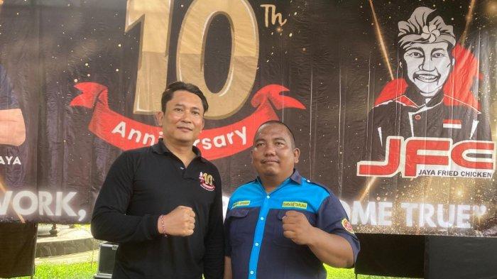 POSE - Founder JFC, I Made Agus Putra Jaya (kiri) dan I Ketut Ngurah Aryawan, Ketua Karang Taruna Denpasar dan Komisi I DPRD Denpasar (kanan).