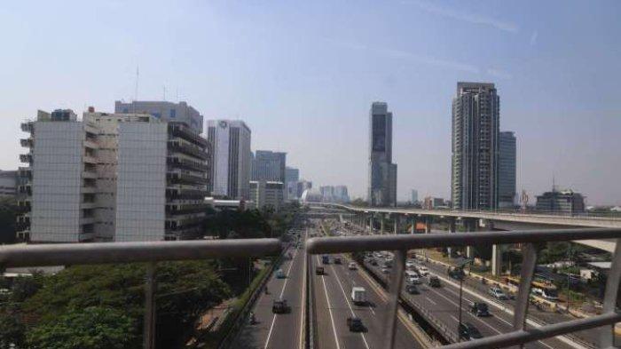 UTANG NAIK - Lanskap Daerah Khusus Ibukota Jakarta di sentra bisnis Kuningan dan Gatot Subroto, Selasa (16/7). Utang pemerintah naik lagi, tembus Rp 8.444,87 triliun per Juni 2024.