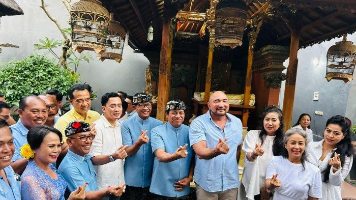 Bapaslon Bupati dan Wakil Bupati Badung, I Wayan Suyasa-I Putu Alit Yandinata (Suyadinata), dan Pasangan calon Gubernur dan wakil Gubernur Bali, Made Muliawan Arya-Putu Agus Suradnyana (Mulia-Pas) melakukan deklarasi di kediaman Ketua DPC Partai Gerindra Kabupaten Badung, I Wayan Disel Astawa, Senin, 16 September 2024.