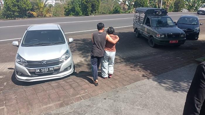 DIAMANKAN - N.K.D.P. warga Banjar Lateng, Desa Dausa, Kecamatan Kintamani, Kabupaten Bangli yang akan melakukan aksi ulah pati saat diamankan oleh warga pada Sabtu 19 Juli 2025